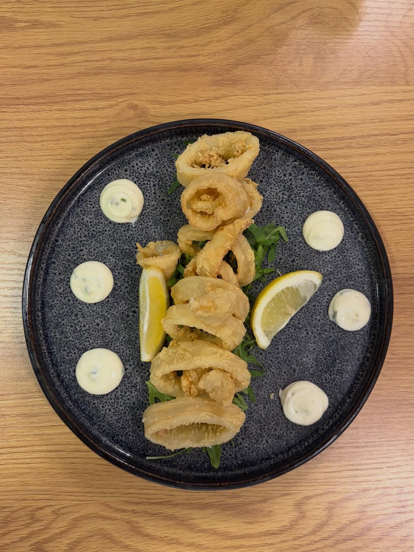 Frittierte Calamari mit Zitrone — L'Antica Pizzeria Stuttgart