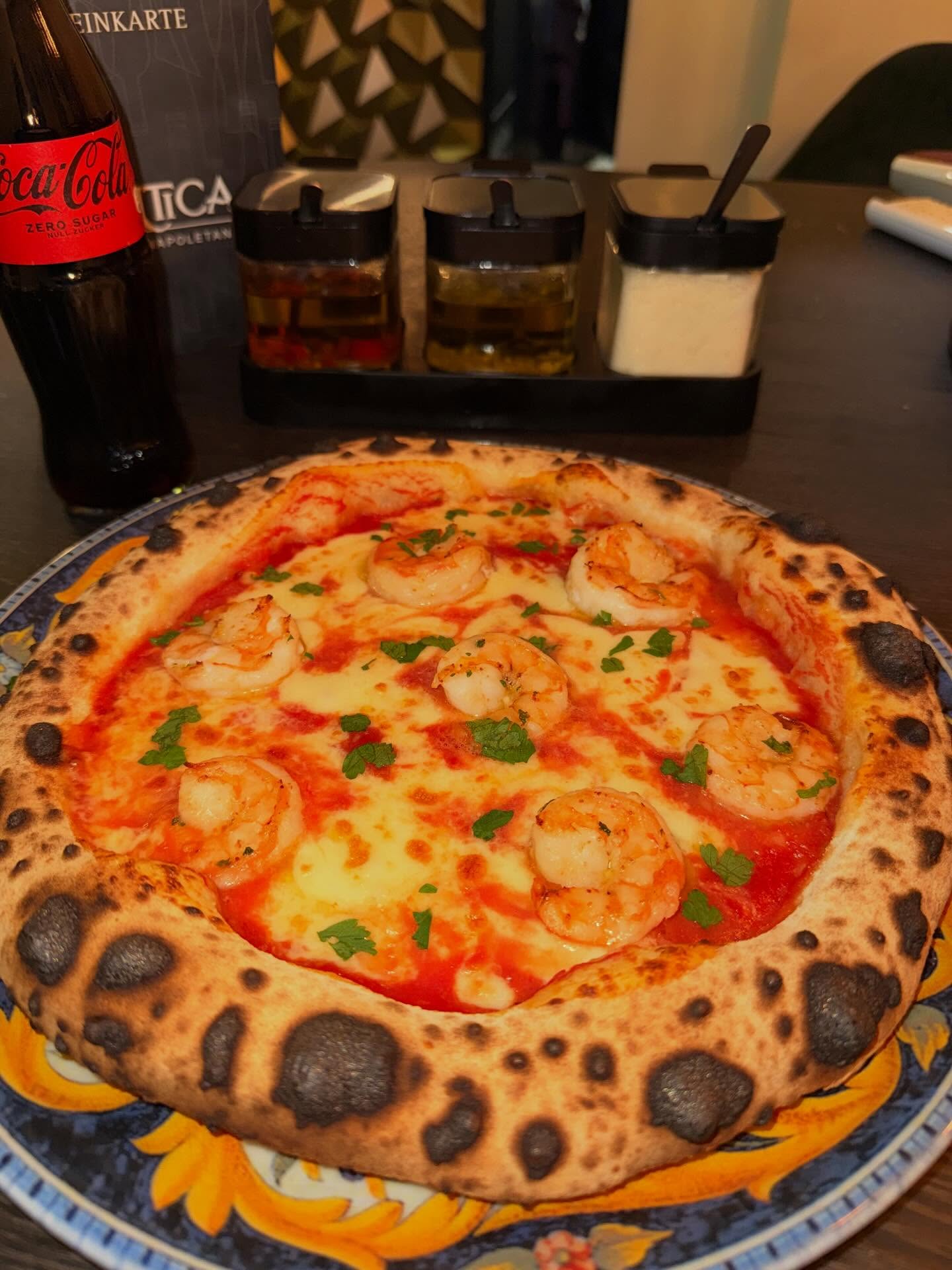 Pizza Gambas mit gegrillten Garnelen — L'Antica Pizzeria Napoletana Stuttgart