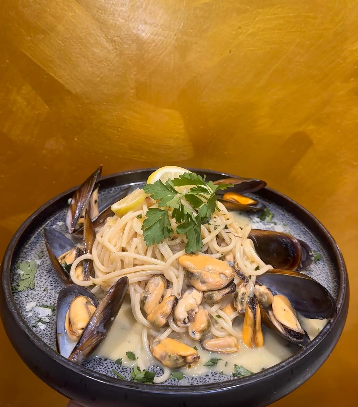 Spaghetti mit Miesmuscheln und Zitrone bei L'Antica Pizzeria Stuttgart