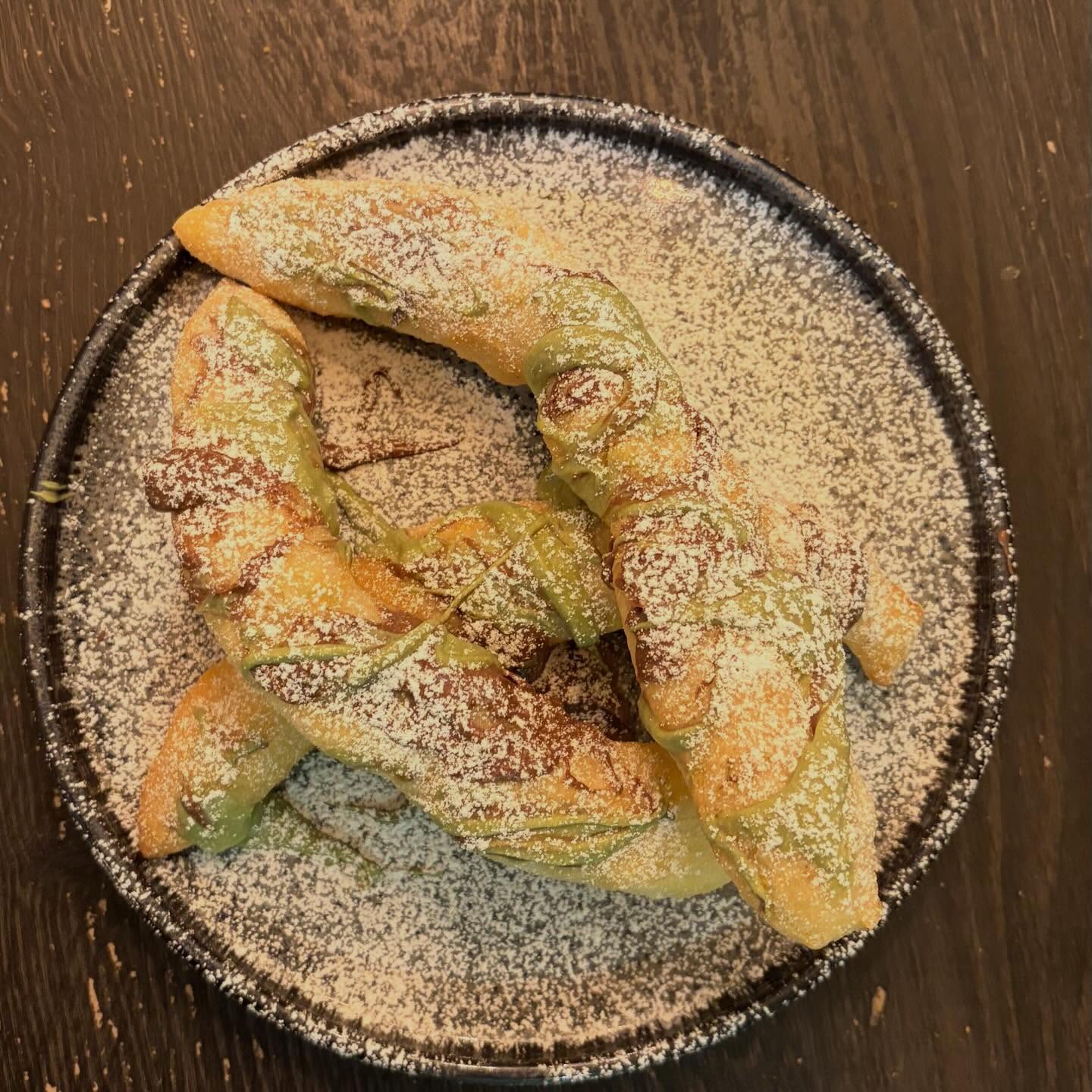 Straccetti — frittierter Pizzateig mit Nutella