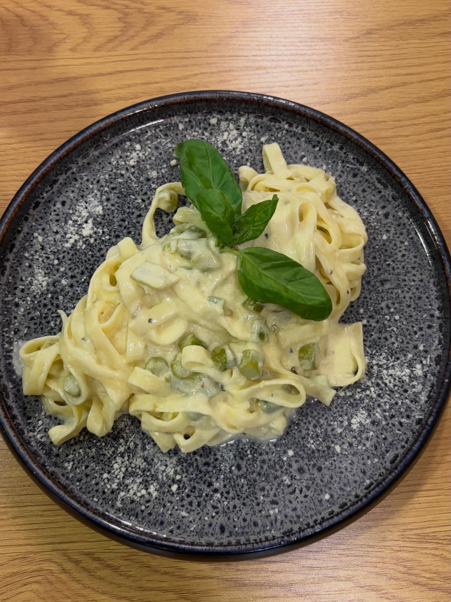 Tagliatelle mit Zucchini in Sahnesauce — L'Antica Pizzeria Stuttgart